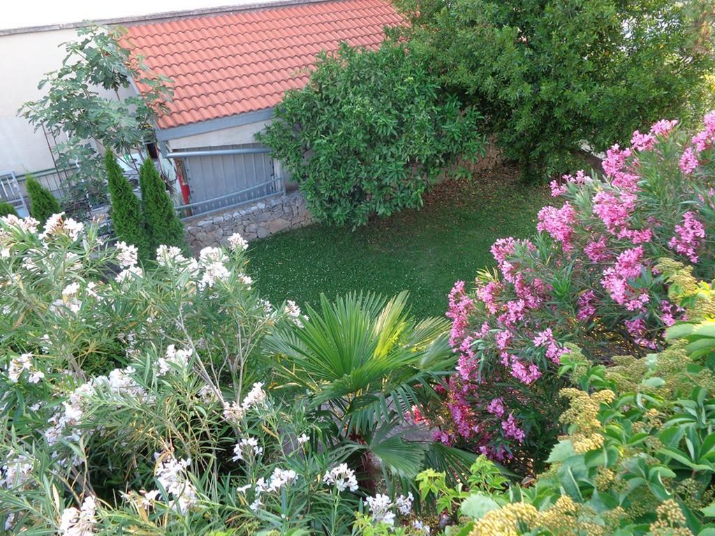 I & S * Vodice